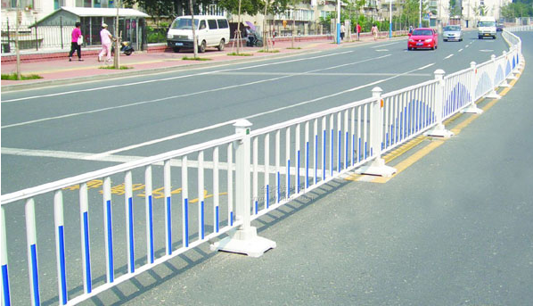 各種類型道路鋅鋼護欄作用詳解(圖文)