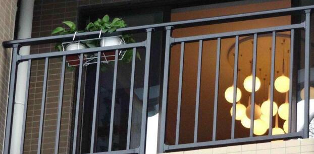 鋅鋼陽臺護欄最新安裝效果圖