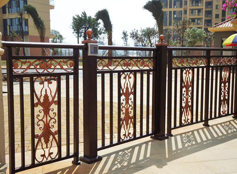 鋁藝欄桿和鐵藝欄桿有何不同？