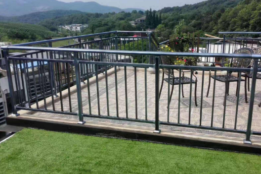 鋅鋼陽臺護欄在應(yīng)用設(shè)計上有哪些優(yōu)勢？