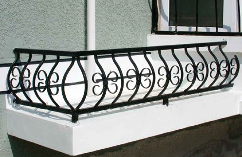 鐵藝陽臺護欄給人的感覺如何？