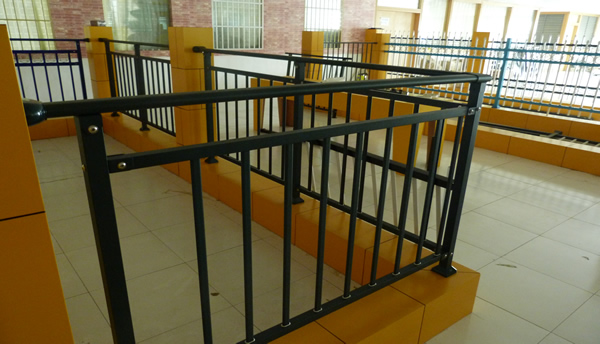 鋅合金護欄相比其余護欄的優勢