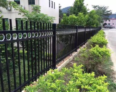 華邦護欄:陽臺欄桿安裝起來越來越快捷方便!